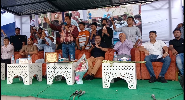বগুড়ায় সরকারি আজিজুল হক কলেজে একাদশ শ্রেণির নবীন বরণ অনুষ্ঠিত 